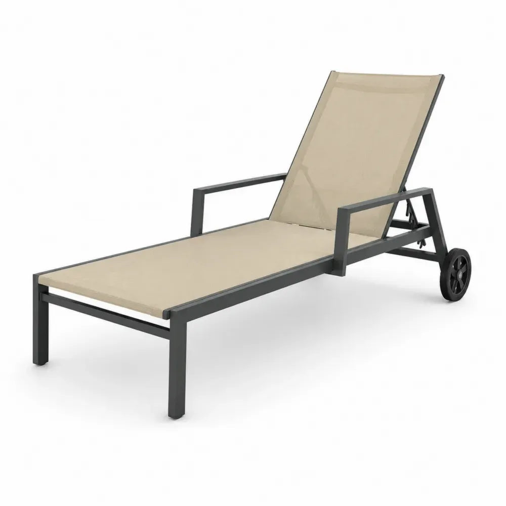 Sonnenliege Gartenliege mit Rädern Armlehnen und verstellbarer Rückenlehne rechteckigem Aluminiumrahmen PVC-beschichtetem Polyestergewebe Anthrazit Beige Schwarz 195 x 64 x 93 cm